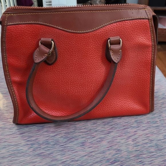 Dooney and Bourke red bag - Picture 6 of 9